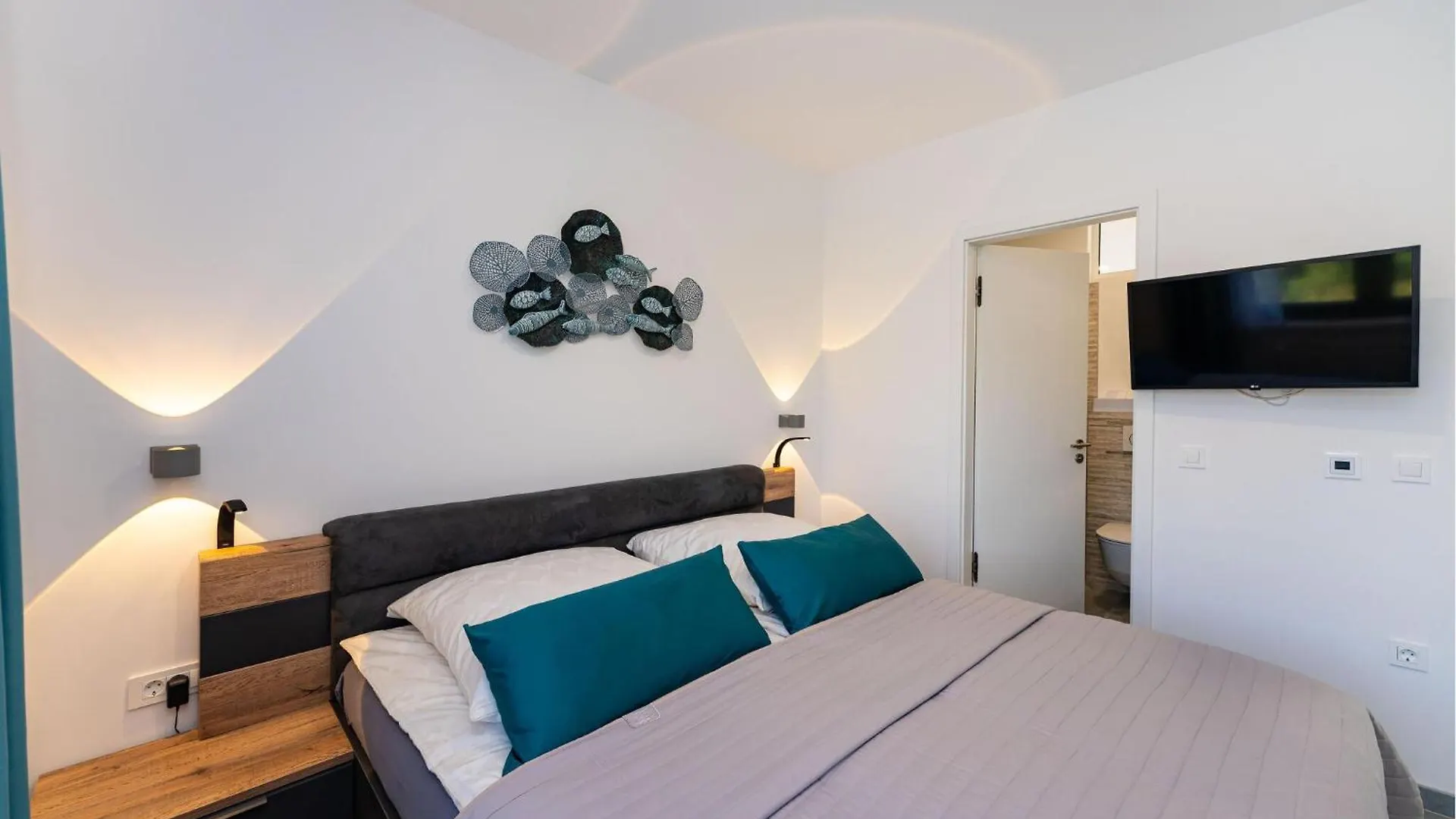 2 Bedroom Beautiful Apartment In Rovanjska 0*,