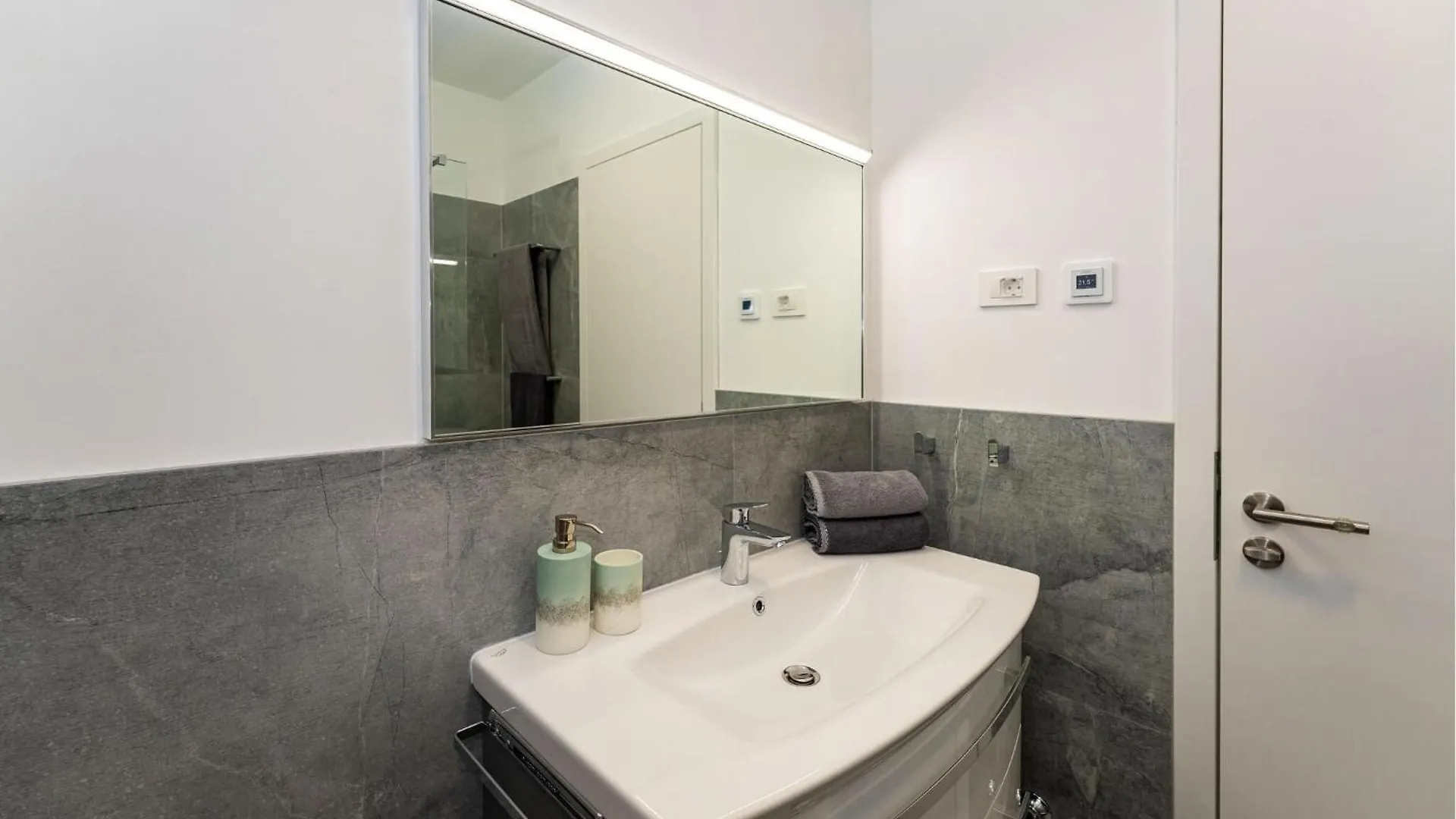 2 Bedroom Beautiful Apartment In Rovanjska 0*,