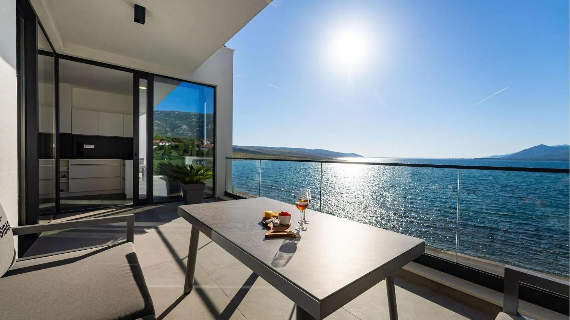 2 Bedroom Beautiful Apartment In Rovanjska